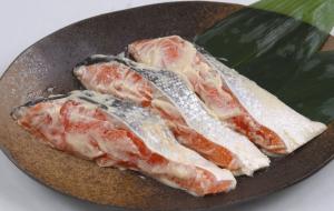 紅鮭西京漬　(厚切・3切)